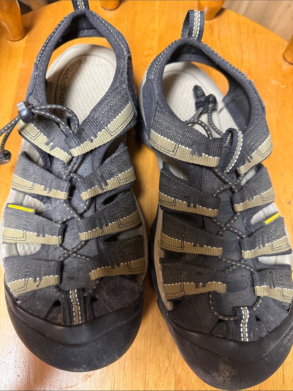 Keen Men's Black and Green Closed-Toe Outdoor Sandals